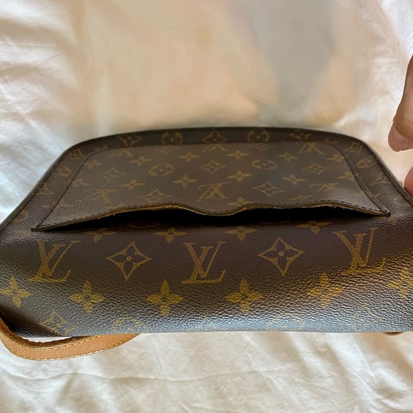 Authentic Louis Vuitton Saint Cloud - Picture 6 of 12